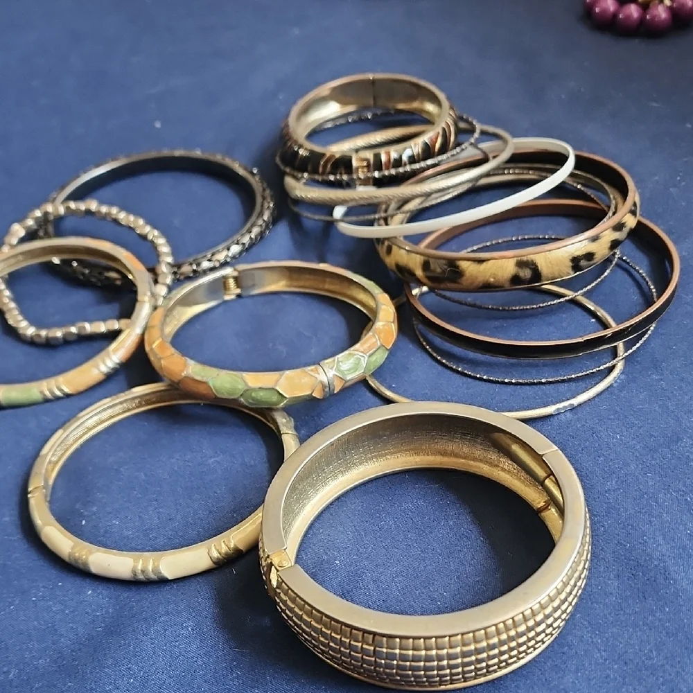 Elegant Mixed Color Bangle Set - Picture 2 of 2
